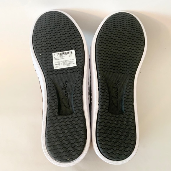 Clarks Pawley Adwin Cheetah Suede Ankle ZipUp Sneaker Leopard Bootie Women's - Picture 13 of 15